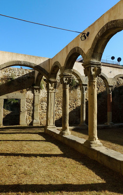 IL CHIOSTRO di S.Angelo di Brolo Messina . Fotografie di Giulio Azzarello ©2014. IL CHIOSTRO di S.Angelo di Brolo Messina . Fotografie di Giulio Azzarello ©2014.