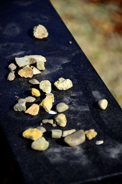 AUSCHHWITZ BIRKENAU le lapidi della memoria. Fotografie di Giulio Azzarello &copy;2016.