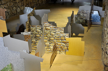 ANNE CLEMENCE de GROLEE e una sua installazione. Fotografie di Giulio Azzarello &copy;2014.