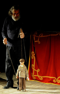 OPERA DEI PUPI di Mimmo Cuticchio in uno spettacolo natalizio a Palermo. Fotografie di Giulio Azzarello ©2014. OPERA DEI PUPI di Mimmo Cuticchio in uno spettacolo natalizio a Palermo. Fotografie di Giulio Azzarello ©2014.