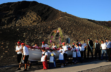 PROCESSIONE RELIGIOSA DEL MARE a Linosa. Fotografie di Giulio Azzarello ©2014. PROCESSIONE RELIGIOSA DEL MARE a Linosa. Fotografie di Giulio Azzarello ©2014.
