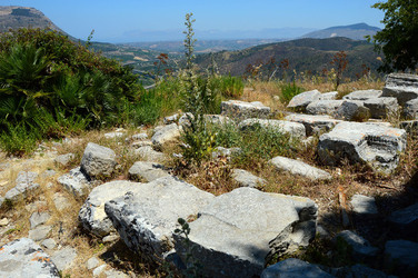 SEGESTA il sito archeologico il teatro greco e l acropoli. Panorami e particolari. Fotografie di Giulio Azzarello &copy;2014.