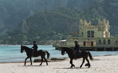 MONDELLO fotografie di Giulio Azzarello ©2021. MONDELLO fotografie di Giulio Azzarello ©2021.