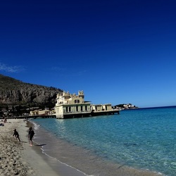 MONDELLO. Fotografie di Giulio Azzarello ©2024.