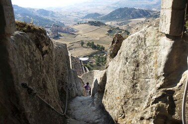 SPERLINGA comune e paese delle madonie in Sicilia. Fotografie di Giulio Azzarello &copy;2014.