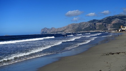 COSTA SICILIANA. Fotografie di Giulio Azzarello &copy;2022.