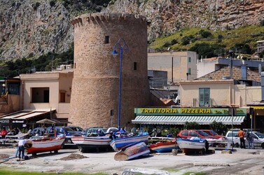 MONDELLO in Sicilia a Palermo. Fotografie di Giulio Azzarello ©2014.