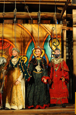 TRADIZIONI IN VIAGGIO mostra di pupi di Mimmo Cuticchio. Fotografie di Giulio Azzarello &copy;2014.