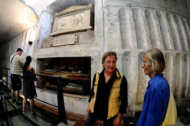 Le CATACOMBE di Palermo documentario film. Fotografie di scena e set di Giulio Azzarello &copy;2014.