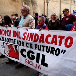 AFROCHE. Fotografie di Giulio Azzarello ©2024. AFROCHE. Fotografie di Giulio Azzarello ©2024.