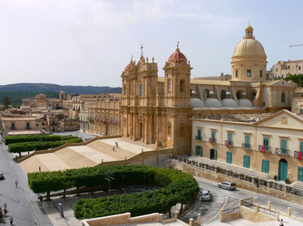 IL BAROCCO DI NOTO in Sicilia panoramiche e particolari. Fotografie di Giulio Azzarello &copy;2014.