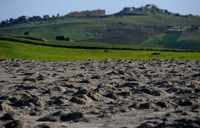 LE MACALUBE di Sicilia. Fotografie di Giulio Azzarello ©2014. LE MACALUBE di Sicilia. Fotografie di Giulio Azzarello ©2014.