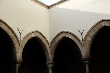 LOGGIATO arabo normanno allo Steri di Palermo. Fotografie di Giulio Azzarello &copy;2014.