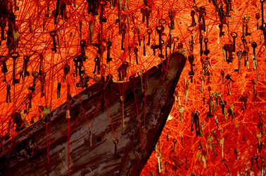 BIENNALE di VENEZIA padiglione giapponese. Foto di Giulio Azzarello &copy;2015 2016. Opera di Chiharu Shiota The KEY in the HAND .