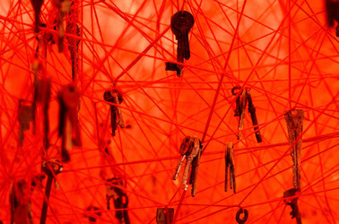 BIENNALE di VENEZIA padiglione giapponese. Foto di Giulio Azzarello &copy;2015 2016. Opera di Chiharu Shiota The KEY in the HAND .