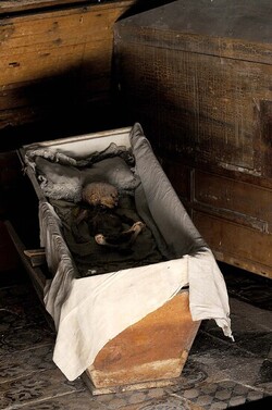 LE CATACOMBE dei cappuccini a Palermo in Sicilia. Fotografie di Giulio Azzarello &copy;2014.