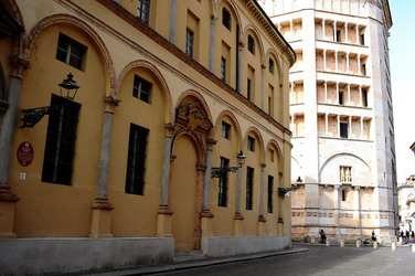 PARMA centro storico. Fotografie di Giulio Azzarello &copy;2016.