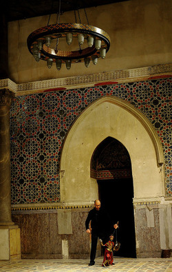 Mimmo Cuticchio in un suo spettacolo. Fotografie di Giulio Azzarello &copy;2017.