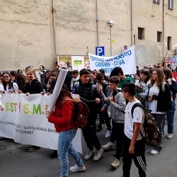 AFROCHE. Fotografie di Giulio Azzarello ©2024. AFROCHE. Fotografie di Giulio Azzarello ©2024.