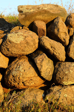 ISOLA DI USTICA pietre. Fotografie di Giulio Azzarello &copy;2016.