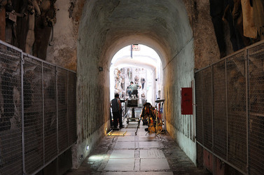 Le CATACOMBE di Palermo documentario film. Fotografie di scena e set di Giulio Azzarello &copy;2014.