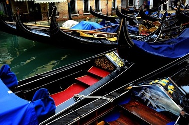 VENEZIA fotografie di Giulio Azzarello &copy;2022.