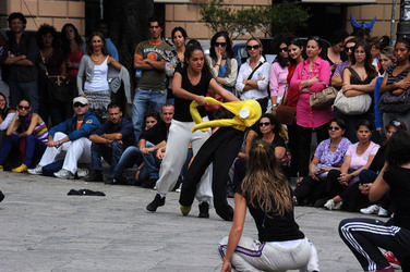 DANZE URBANE contemporanee per le vie di Palermo. Fotografie di Giulio Azzarello &copy;2014.