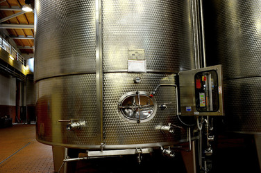 ACCIAI GRANDI per il vino. Fotografie di Giulio Azzarello &copy;2016.