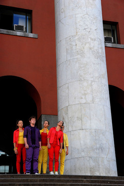 DANZE URBANE contemporanee per le vie di Palermo. Fotografie di Giulio Azzarello &copy;2014.