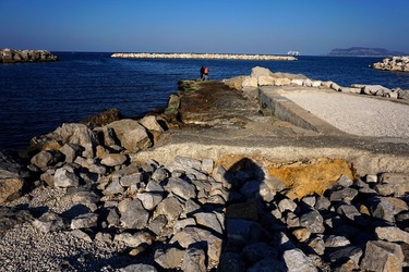 BARCHE. Fotografie di Giulio Azzarello ©2022. BARCHE. Fotografie di Giulio Azzarello ©2022.