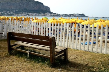 MONDELLO. Fotografe di Giulio Azzarello &copy;2023.