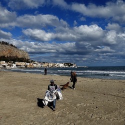 MONDELLO. Fotografie di Giulio Azzarello &copy;2024.