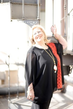 SARA FAVARO attrice e poetessa siciliana. Fotografie di Giulio Azzarello &copy;2018.