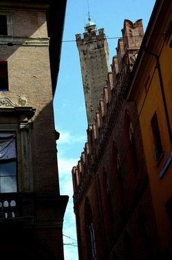 BOLOGNA centro storico. Fotografie di Giulio Azzarello &copy;2018.