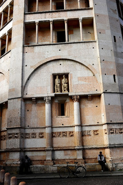 PARMA centro storico. Fotografie di Giulio Azzarello &copy;2016.