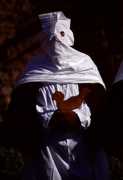LA CERCA processione religiosa. Fotografie di Giulio Azzarello &copy;1996 2021.