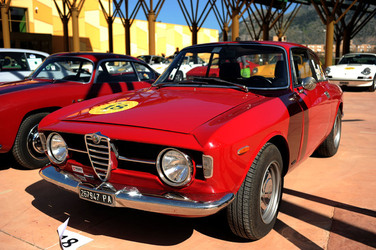 AUTO CLASSICHE ovvero la loro modernit&agrave; in mostra con tanti modelli del passato. Fotografie di Giulio Azzarello &copy;2014.