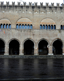 TEMPIO MALATESTIANO e SPIAGGIA di Rimini. Fotografie di Giulio Azzarello &copy;2016.