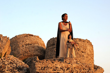 PAOLA PACE attrice italiana di origini siciliane Palermo ritratti a Sellinunte. Fotografie di Giulio Azzarello ©2014.