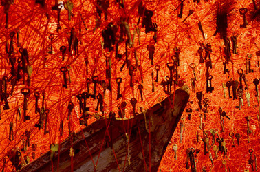 BIENNALE di VENEZIA padiglione giapponese. Foto di Giulio Azzarello &copy;2015 2016. Opera di Chiharu Shiota The KEY in the HAND .
