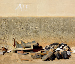 SCARPE di persone povere. Fotografie di Giulio Azzarello &copy;2016.