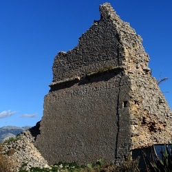 RUDERE DI PIETRA. Fotografie di Giulio Azzarello &copy;2022.
