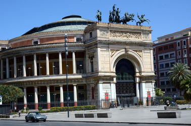TEATRO Politeama di Palermo. Fotografie di Giulio Azzarello ©2014.