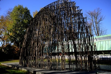 VENEZIA installazione lignea Giardini della Biennale di Arch. Cont. Fotografie di Giulio Azzarello &copy;2022.