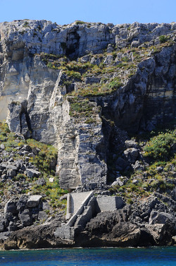 ISOLA DI FAVIGNANA in Sicilia. Visioni panoramiche o particolari. Fotografie di Giulio Azzarello ©2014. ISOLA DI FAVIGNANA in Sicilia. Visioni panoramiche o particolari. Fotografie di Giulio Azzarello ©2014.
