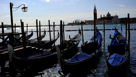 LUNGOMARE di VENEZIA. Fotografie di Giulio Azzarello &copy;2016.