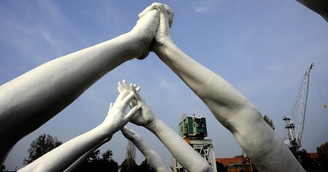 LE MANI DI LORENZO QUENN Biennale di Venezia. Fotografie di Giulio Azzarello &copy;2020.