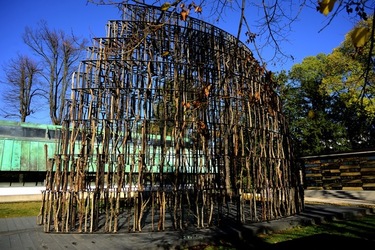 VENEZIA installazione lignea Giardini della Biennale di Arch. Cont. Fotografie di Giulio Azzarello &copy;2022.