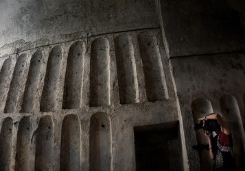 Le CATACOMBE di Palermo documentario film. Fotografie di scena e set di Giulio Azzarello &copy;2014.