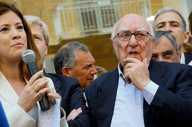 CAMILLERI e MONTALBANO a Porto Empedocle Agrigento . Fotografie di Giulio Azzarello ©2014. CAMILLERI e MONTALBANO a Porto Empedocle Agrigento . Fotografie di Giulio Azzarello ©2014.